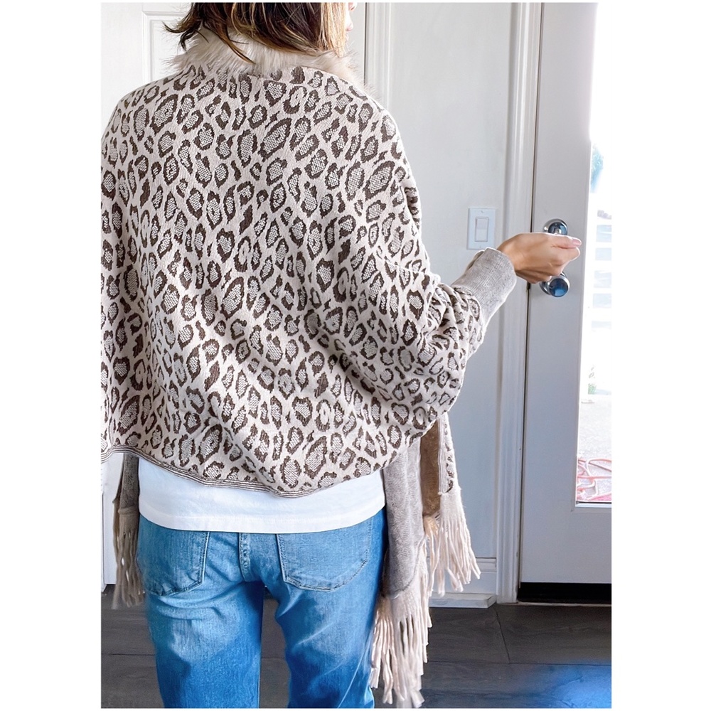 037 Cozy vegan fur leopard print tassel poncho cardigan - Picture 7 of 7